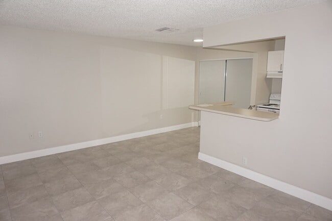 Building Photo - Newly Remodeled 1 Bed 1 Bath in Arbors of ...