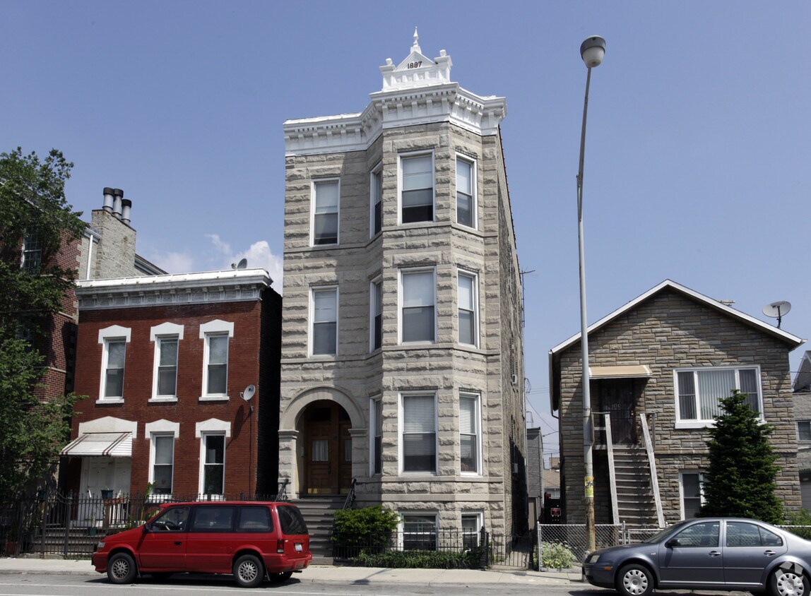Primary Photo - 1818 W Augusta Blvd