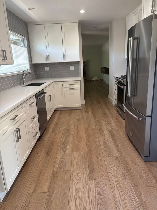 Foto del edificio - Remodeled 2 bed 2 bath home