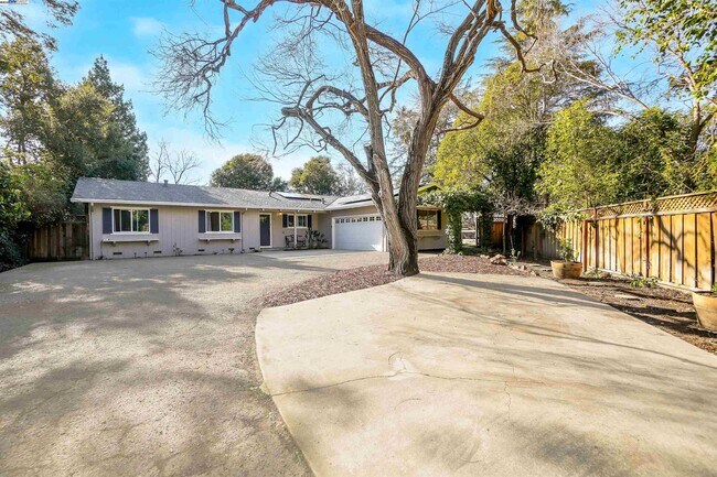 Building Photo - 55 Normandy Ln