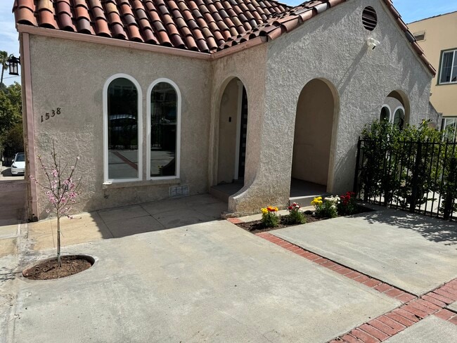 Building Photo - 1536 N Commonwealth Ave