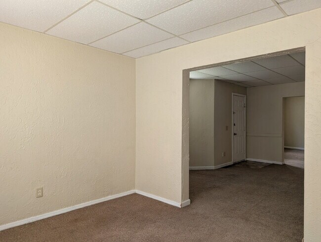 Foto del edificio - 2 Bedroom Lower Duplex In Green Bay