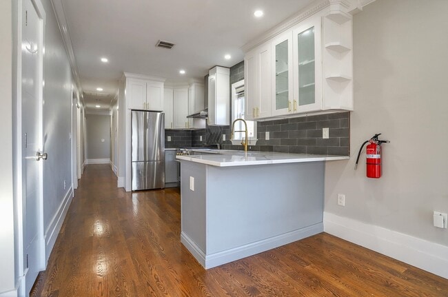 Building Photo - 40 Grant St