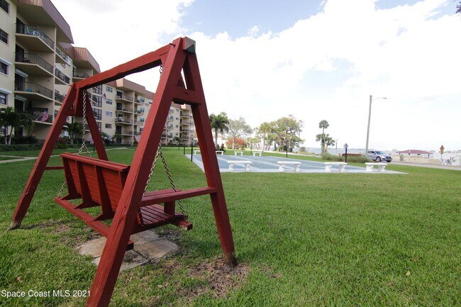 Building Photo - 1049 Rockledge Dr