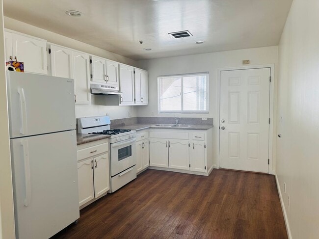 Building Photo - 7228 Independence Ave