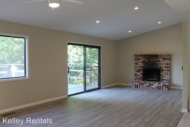 Foto del edificio - 1043 Lupine Rd