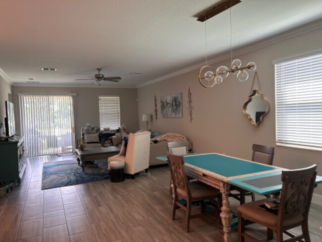 Foto del edificio - 9808 Campanula Ct