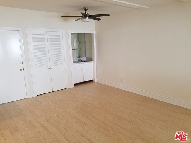 Building Photo - 827 2nd St