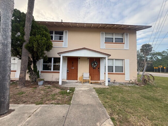 Building Photo - 1600 S Palmetto Ave