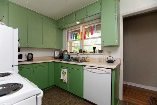 Building Photo - 24 Coolwood Dr