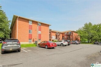 Building Photo - 1464 N Cedar Crest Blvd