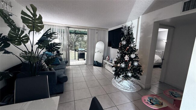 Foto del edificio - 8860 Fontainebleau Blvd