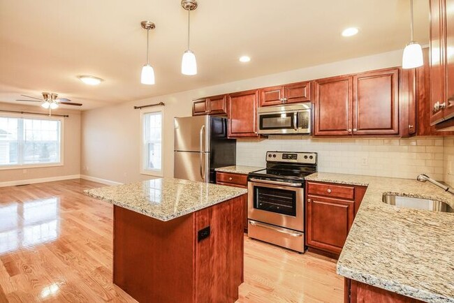 Building Photo - 1306 River View Ln
