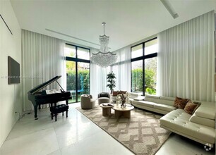 Building Photo - 2140 S Miami Ave