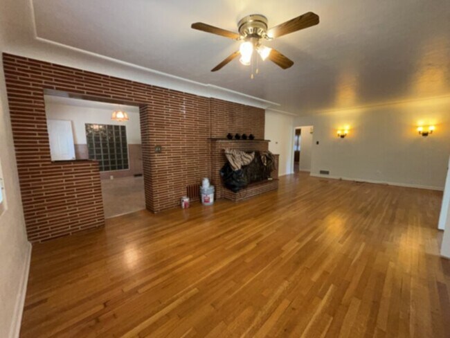 Foto del edificio - Retro 50's style home all on one level in ...