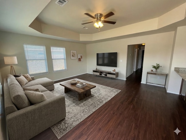 Building Photo - Quiet Neighborhoods/Paved Road/Cozy Home