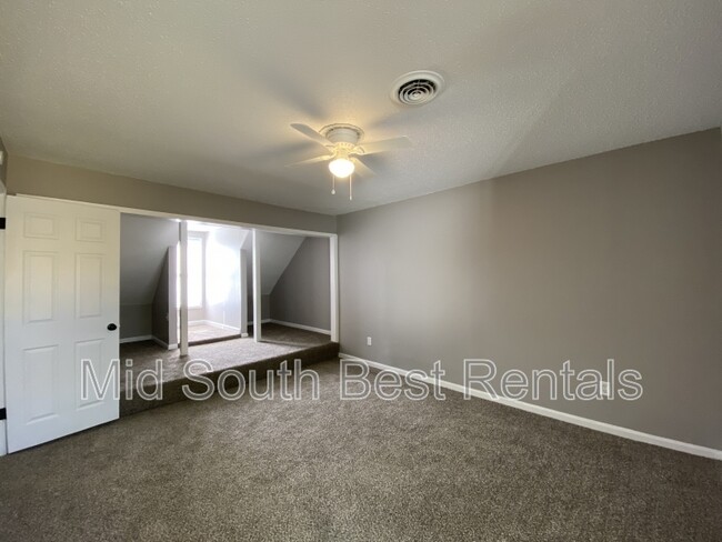 Building Photo - 7426 Doncaster Ln
