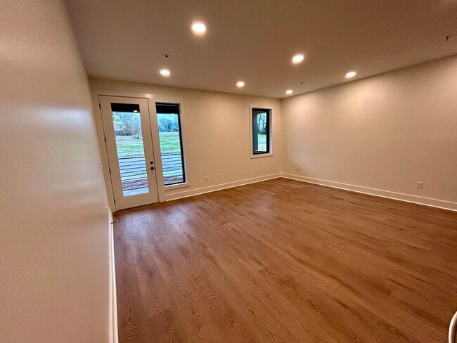 Building Photo - 131 W Anderson Ave