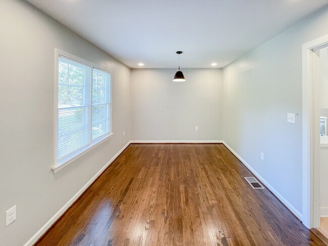Building Photo - 1038 Alma Ave