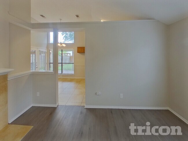 Foto del edificio - 2520 Butterfield Dr