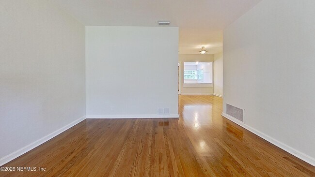 Foto del edificio - 6413 Colgate Rd