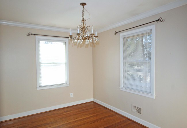 Building Photo - 611 Cherokee Dr