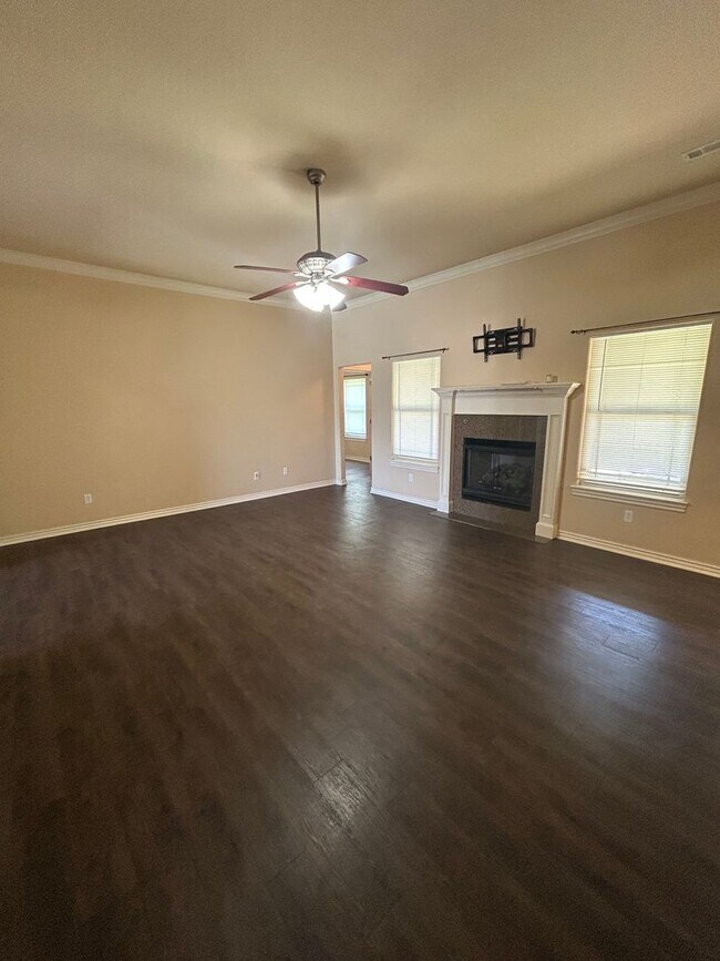 Foto del edificio - Modern and Beautiful 3-Bed, 2-Bath Home