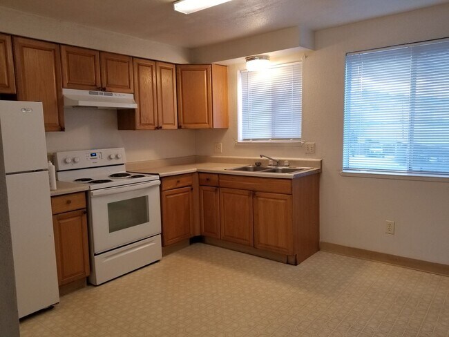 Building Photo - 3508 Woodside Dr