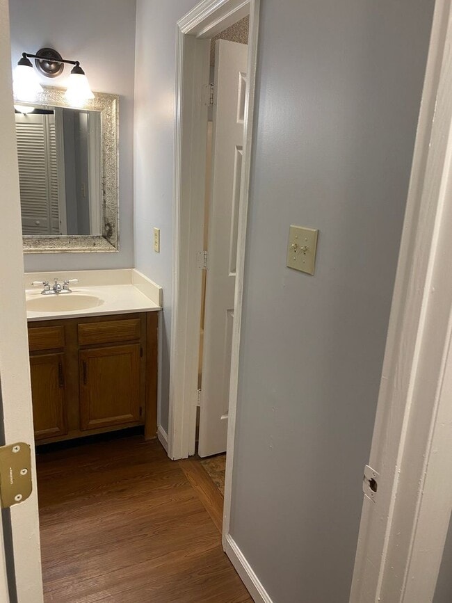 Building Photo - 2 bed 1 bath at Winfield Chase