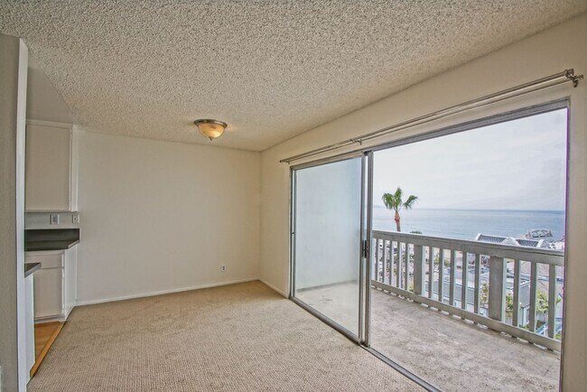 Foto del edificio - 2BR/2BA Condo with Stunning Ocean Views & ...