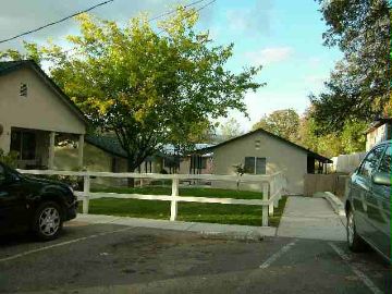 Building Photo - Oak Hill Acres