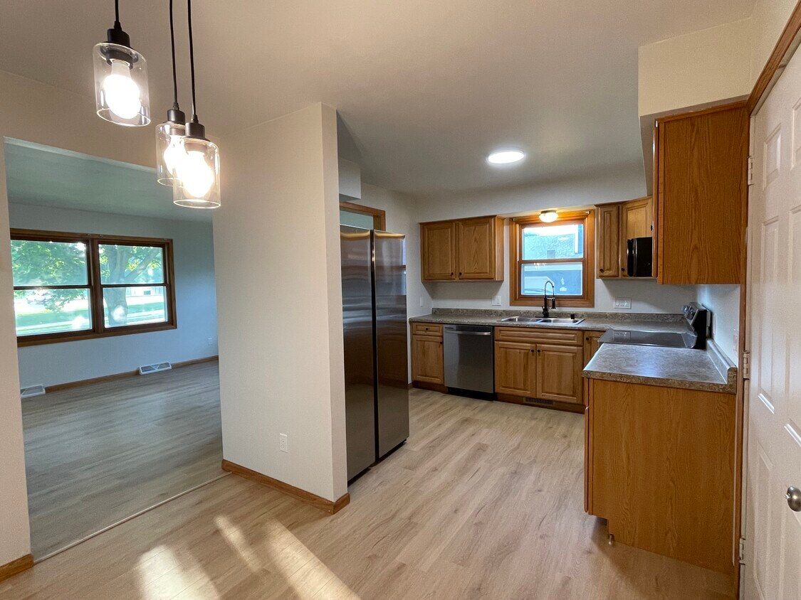 Foto principal - 2025 Wolf Rd