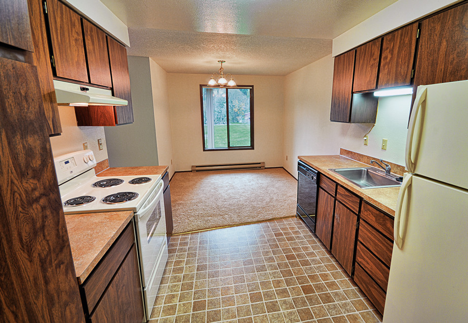 Kitchen to Diningroom - 2892 SE Lake Rd