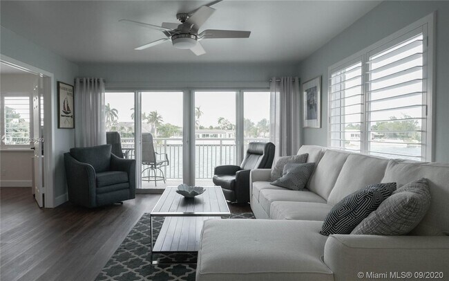 Foto del edificio - 2611 N Riverside Dr