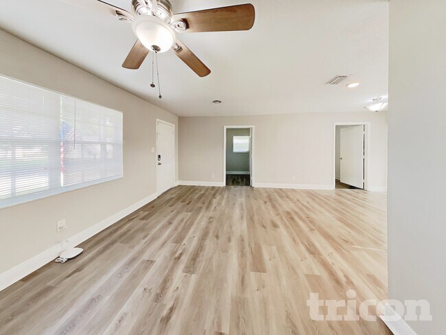 Foto del edificio - 3528 Libby Loop