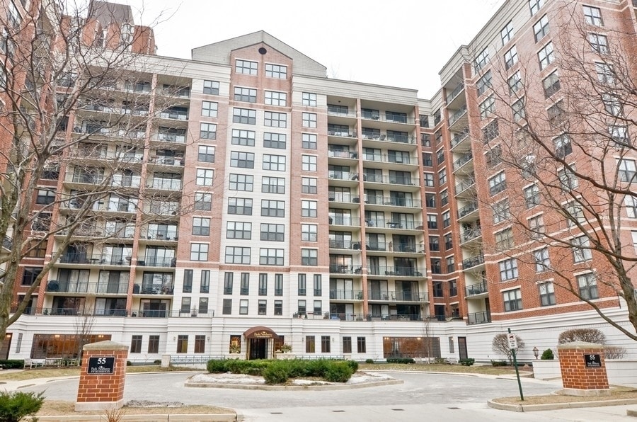 Primary Photo - 55 W Delaware Pl