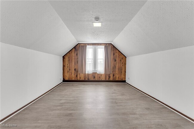 Foto del edificio - 3292 W 105th St