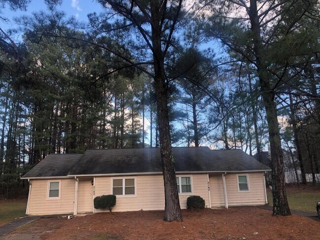 Duplex, available in a quiet Cul-De-Sac. Enjoy your own personal space. - 8142 Magnolia Dr