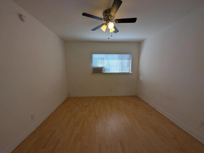 Foto del edificio - 3408 Mentone Ave
