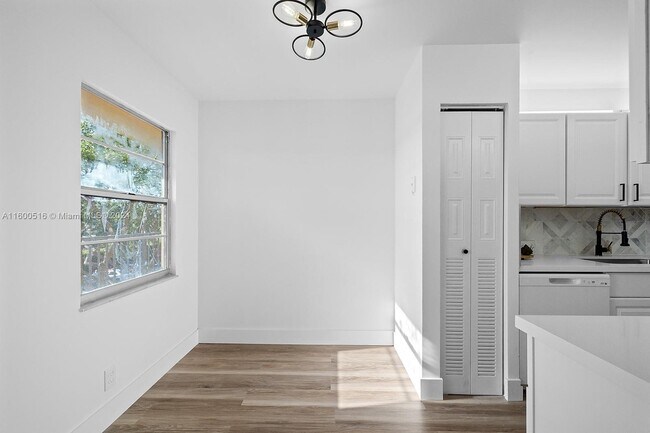 Building Photo - 1400 Southwest 124th Terrace Apt #313Q, Pe...