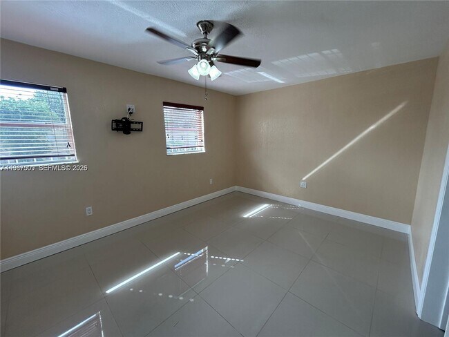 Foto del edificio - 5469 NW 170th Terrace