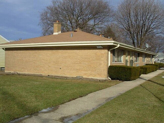 1-story edificio de ladrillo - 335 Iowa Ave