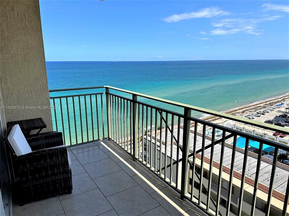 Efficiency For Rent In Hallandale Beach