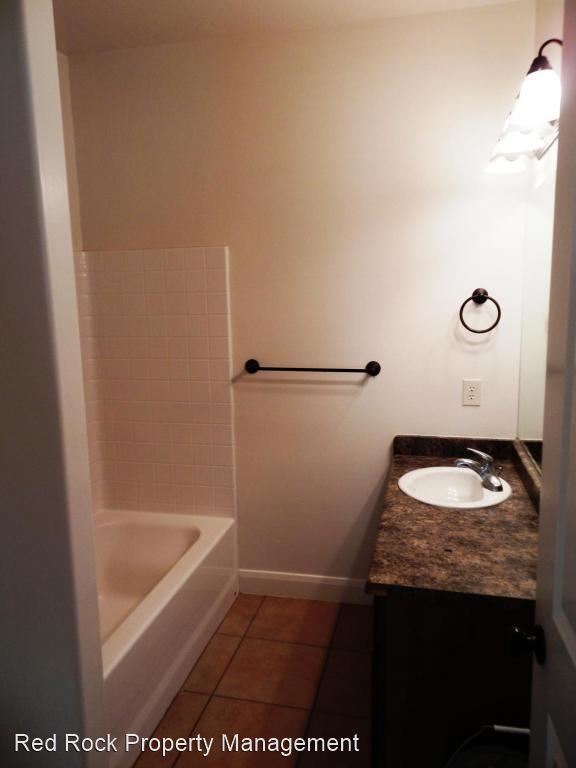 Foto del edificio - 3 br, 2 bath House - 466 N 2480 W