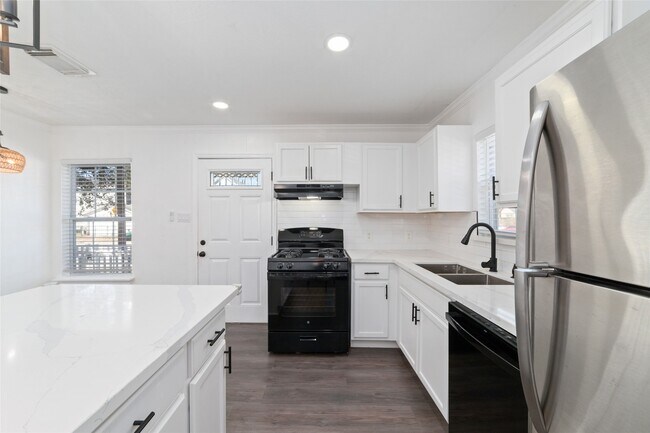 Foto del edificio - 802 E 33rd St
