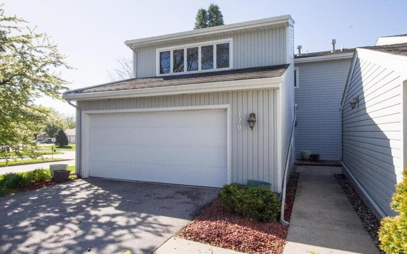 Primary Photo - 1505 Little Bluestem Ct