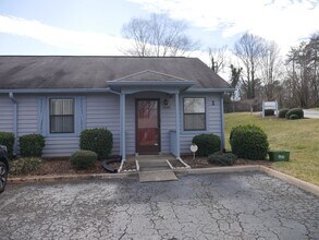 Building Photo - 1600 Windsong Ct