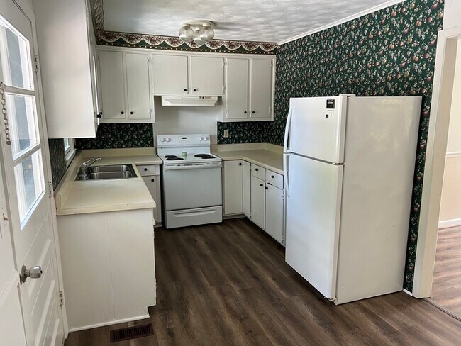 Building Photo - 108 Longview Heights