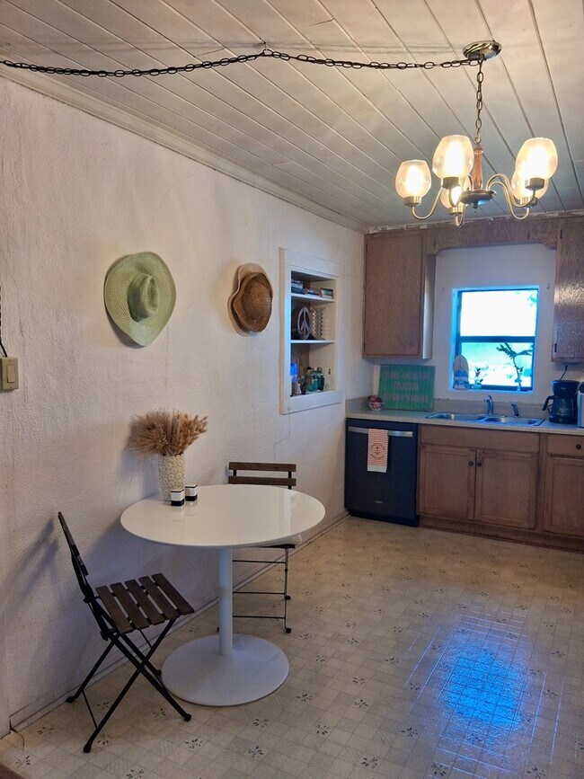 Foto del edificio - 9347 Cockles Ave
