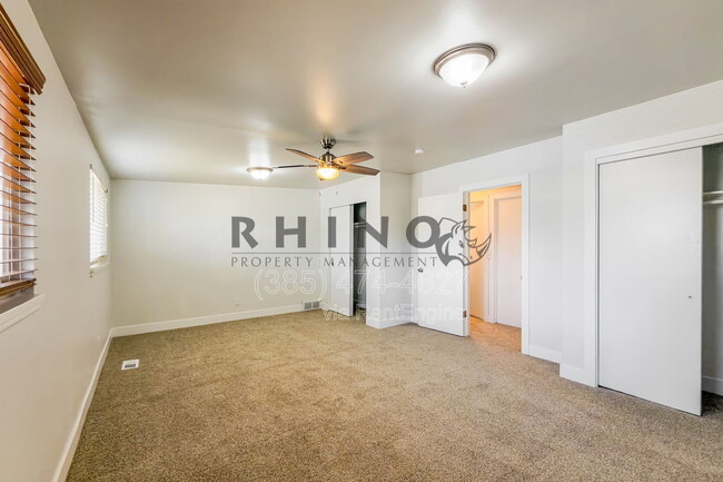 Building Photo - 1993 Champagne Ave